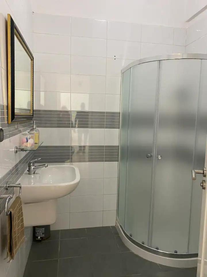Appartement Simple Et Propre Szfaksz Kültér fotó